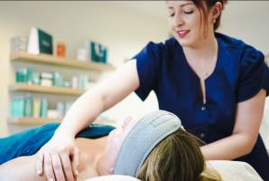 Julie RENAUT - SOUS NOS YEUX